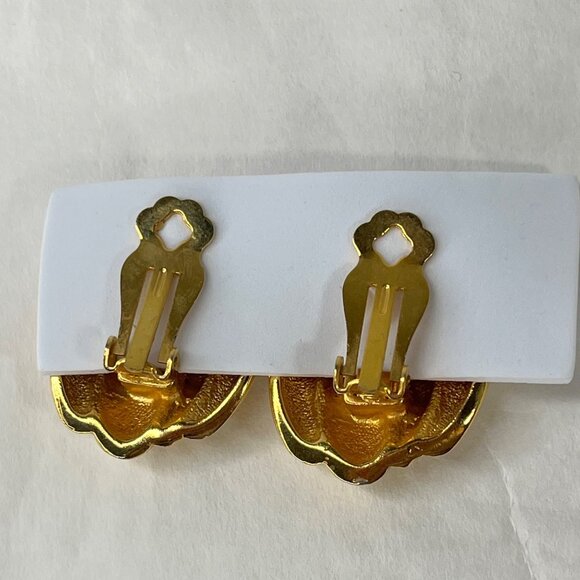 Vintage Gold Tone Chunky Clip On Earrings - Picture 2 of 4